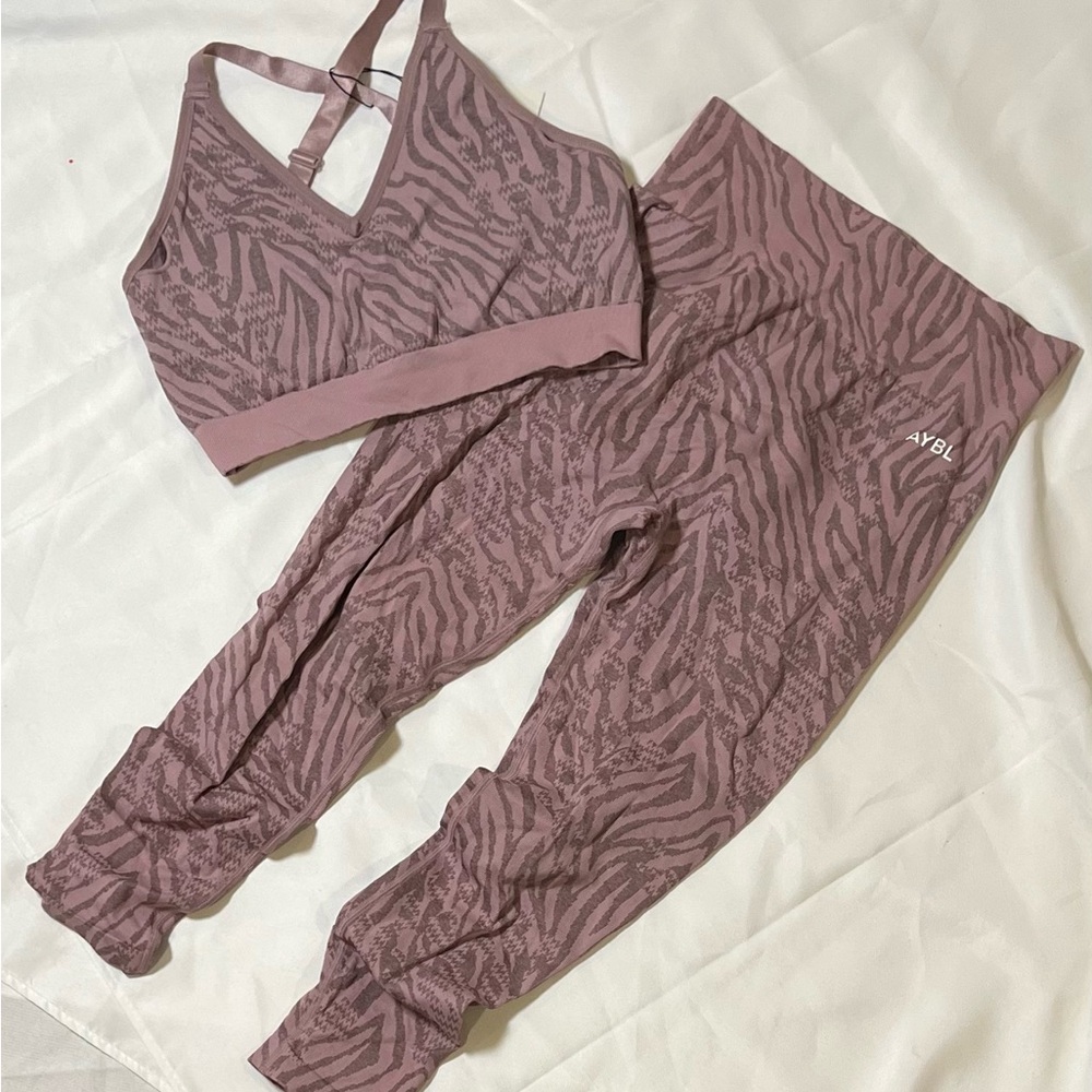 AYBL Women's Mauve Zebra Print Sports Bra and Leggings Set